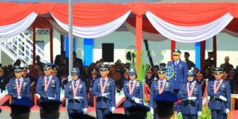 Kepala BPSDM Perhubungan Beri Pedoman 208 Wisudawan Perwira Transportasi Poltekbang Surabaya