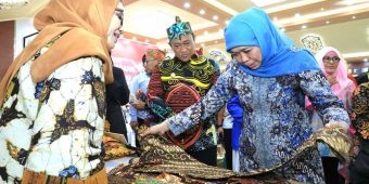 Hari Batik Nasional 2023, Gubernur Khofifah Terbitkan Surat Edaran