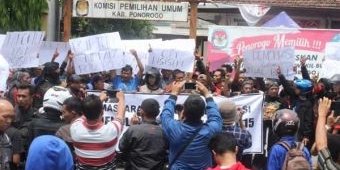 Tolak Hasil Rekapitulasi, KPU Ponorogo Dipenuhi Pendemo