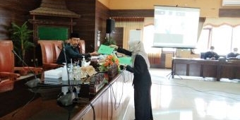 Plt Bupati Nganjuk Bacakan Jawaban atas Pembahasan Tiga Raperda Secara Virtual