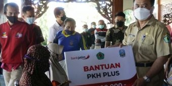 PPKM Level IV, Pemkab Pamekasan Beri Tambahan Beras untuk KPM PKH