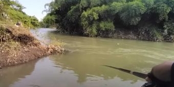 Teknik Mancing di Sungai Gunakan Tempe dan Bawang Putih Ala Youtuber Rendy Jember, Dijamin Mantab!