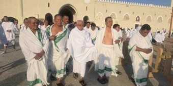 tuntas-kiai-asep-selesaikan-badal-umrah-63-santri-korban-runtuhan-musholla-al-khoziny