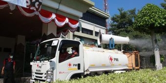 Tekan Sebaran Covid-19, Pemkab Probolinggo Bersama PMI Jatim Gelar Penyemprotan Disinfektan