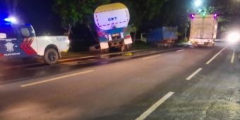 Kecelakaan Truk Tangki vs Dump Truk di Nganjuk, Dua Pengemudi Luka-Luka