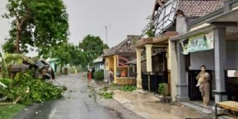 Hujan Es dan Angin Kencang Kembali Melanda Jombang, Belasan Rumah Rusak