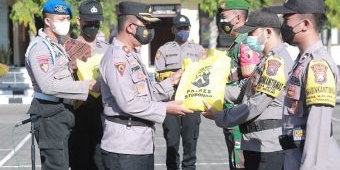 PPKM Level 4, Polres Situbondo Sebar 51 Ton Beras untuk Warga Terdampak