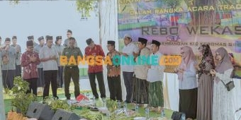 Hadiri Rebo Wekasan di Dusun Sumber, Wakil Bupati Gresik Berharap Air PDAM Ngucur di Desa Kembangan