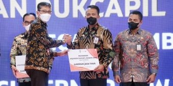 Bantu Tingkatkan Pelayanan Adminduk, Bank Jatim Support 38 Mesin ADM