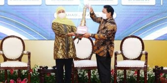Perpustakaan di Jatim Banyak yang Terakreditasi, Gubernur Khofifah Raih Penghargaan dari Perpusnas