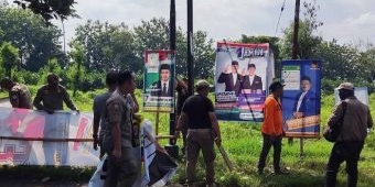 Langgar Perda, Bawaslu dan Satpol PP Kediri Tertibkan Ratusan APK