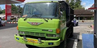 Kurang Konsentrasi, Pengendara Motor di Blitar Tabrak dan Terlindas Dump Truck