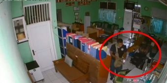 Dua Pelaku Pencuri Barang Elektronik di SDN Pengasinan Depok Terekam CCTV