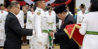 Kukuhkan Paskibraka, Pakde Karwo Tekankan Iptek dan Imtak