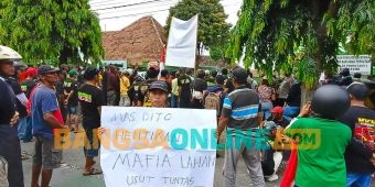 Tuntut Hak Garap Lahan, Ratusan Warga Puncu Demo ke Kantor Perhutani Kediri