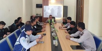 Satlantas Polres Gresik Edukasi Driver Transjatim: Prioritaskan Keselamatan, Jangan Ugal-ugalan