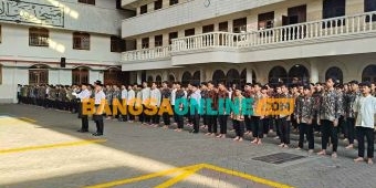 Ribuan Santri Ponpes Wali Barokah Kediri Gelar Upacara di Peringatan Hari Santri Nasional 2024