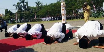 Dapat Remisi Bebas, Sejumlah Warga Binaan LP Bangil Sujud Syukur