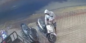 Viral Video CCTV Aksi Curanmor, Polsek Krian Periksa TKP