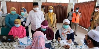 Tinjau Vaksinasi Covid-19 di Ponpes Al-Fitrah, Eri Pastikan 300 Pengurus Sudah Divaksin