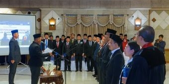 Isi Kekosongan, Bupati Gresik Lantik 55 Kepala Sekolah: Titip Sekolah Ramah Anak