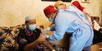 Setelah Wabup Noor Nahar, Kini GIliran Bupati Tuban Fathul Huda Divaksin Covid-19