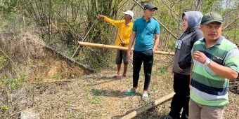Dewan dan DPUPR  Sampang Cek Kerusakan Embung di Kedungdung, Perbaikan Belum Bisa Dipastikan