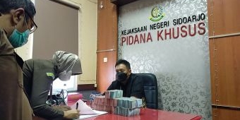 Keluarga Mantan Kades Kemantren Sidoarjo Kembalikan Uang Kerugian Negara Rp 540 Juta