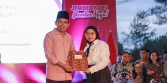 Beri SK PPPK di Pantai Watu Ulo, Bupati Jember Minta Seluruh Pegawai Loyal dan Tunjukan Kinerja