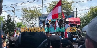 Bupati Bangkalan Didemo, Masyarakat Tuntut Transparansi dan Tolak Nepotisme