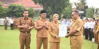 Wali Kota Kediri Serahkan SK Kenaikan Pangkat 76 ASN