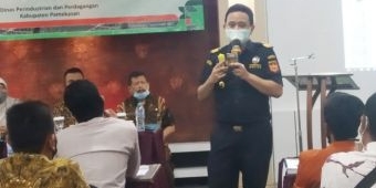 Tekan Peredaran Rokok Ilegal, Disperindag Pamekasan Beri Edukasi Pelaku Industri dan Pedagang Pasar