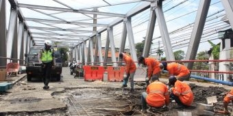 BBPJN VIII Mulai Bongkar Aspal Badan Jalan yang Rusak di Jembatan Kedunglarangan