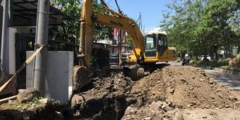 Usai Mandor Tewas, Proyek Box Culvert di Gayungsari Barat Dihentikan dan Tuai Protes Warga