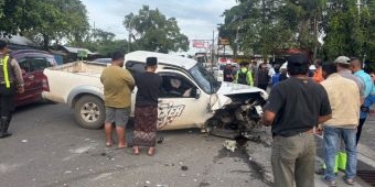 Keluar ke Jalan Raya, Suzuki Ertiga Dilibas Ford Ranger di Merakurak Tuban, 2 Orang Luka-Luka