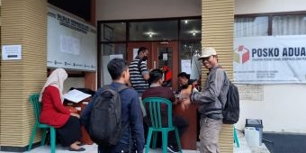 Hari Terakhir Pendaftaran Panwascam, Puluhan Warga Tuban 'Serbu' Kantor Bawaslu