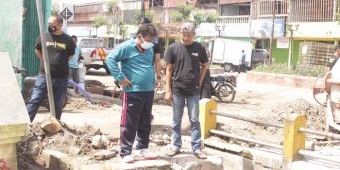 Sidak Pembangunan Pedestrian Tahap II, Plt Bupati Nganjuk Minta Seluruh Dinas Turun ke Lapangan