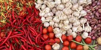 Perubahan Harga Sembako Surabaya 8 Mei 2025: Cabai Merah Naik, Bawang dan Rawit Turun