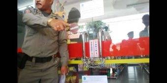 Sebuah Alfamart di Lamongan Ditutup Paksa