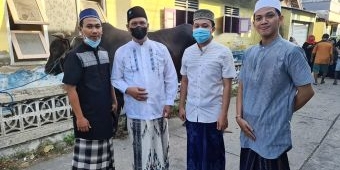 Anggota Fraksi NasDem DPRD Gresik Kurban Dua Ekor Sapi Bobot Satu Ton