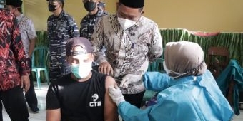 Bupati Gus Yani Hadiri Serbuan 1.200 Vaksin Lantamal V Surabaya di Ponpes Al-Karimi