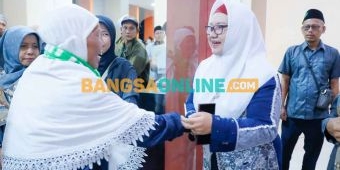 Wakil Bupati Gresik Sambut Kedatangan 110 Jamaah Haji