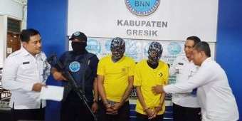 BNNK Gresik Bekuk Pengedar dan Pengguna Sabu Sekaligus