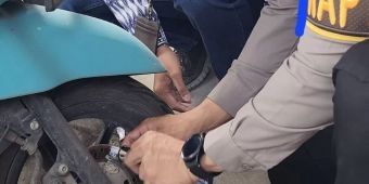 Polres Lamongan Bagikan Gembok Cakram Gratis untuk Cegah Curanmor