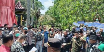 Tuntut Sejumlah Pejabat Mundur, PAKIS Demo ke Pemkab Bangkalan
