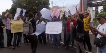 Puluhan Wartawan Situbondo Demo Tolak Remisi Nyoman Susrama