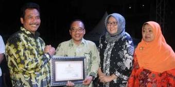PD Bank Gresik Kantor Berwawasan Lingkungan Terbaik Tahun 2016