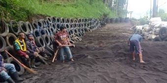 Sering Terjadi Rem Blong, Warga Buat Jalur Darurat di Klemuk Songgoriti