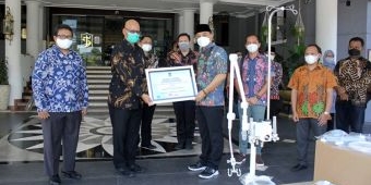 HM Sampoerna Sumbang Alat Kesehatan untuk Pemkot Surabaya