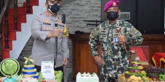 Kapolresta Sidoarjo Beri Kejutan Komandan Brigif 2 Marinir